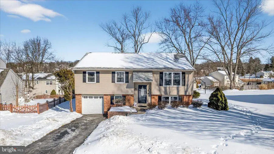 8 Red Cloud Cir, Royersford, PA 19468 - Image #2