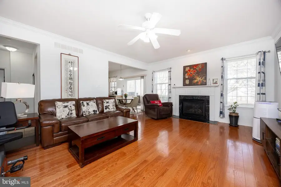 208 Castle Dr, North Wales, PA 19454 - #2