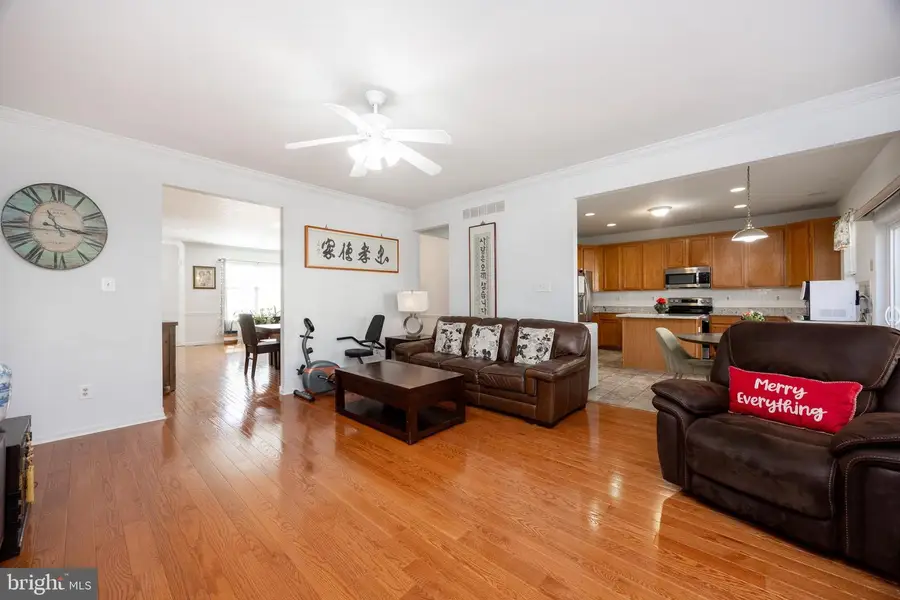 208 Castle Dr, North Wales, PA 19454 - #3