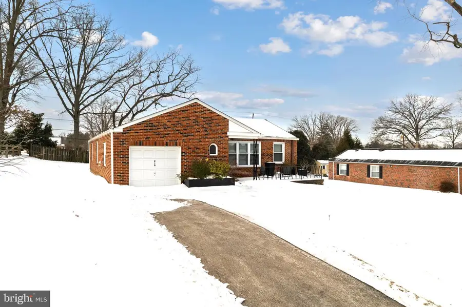 910 Edann Rd, Oreland, PA 19075 - Image #2