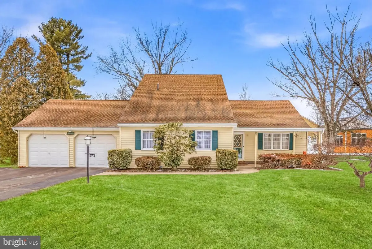 312 Royal Ave, North Wales, PA 19454 - #1