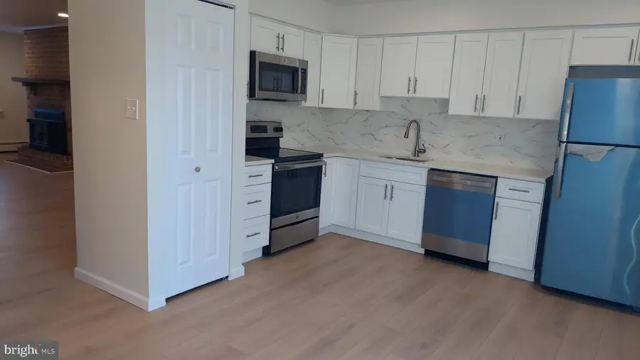 1406 Walnut Ridge Ests Est, Pottstown, PA 19464 - #2