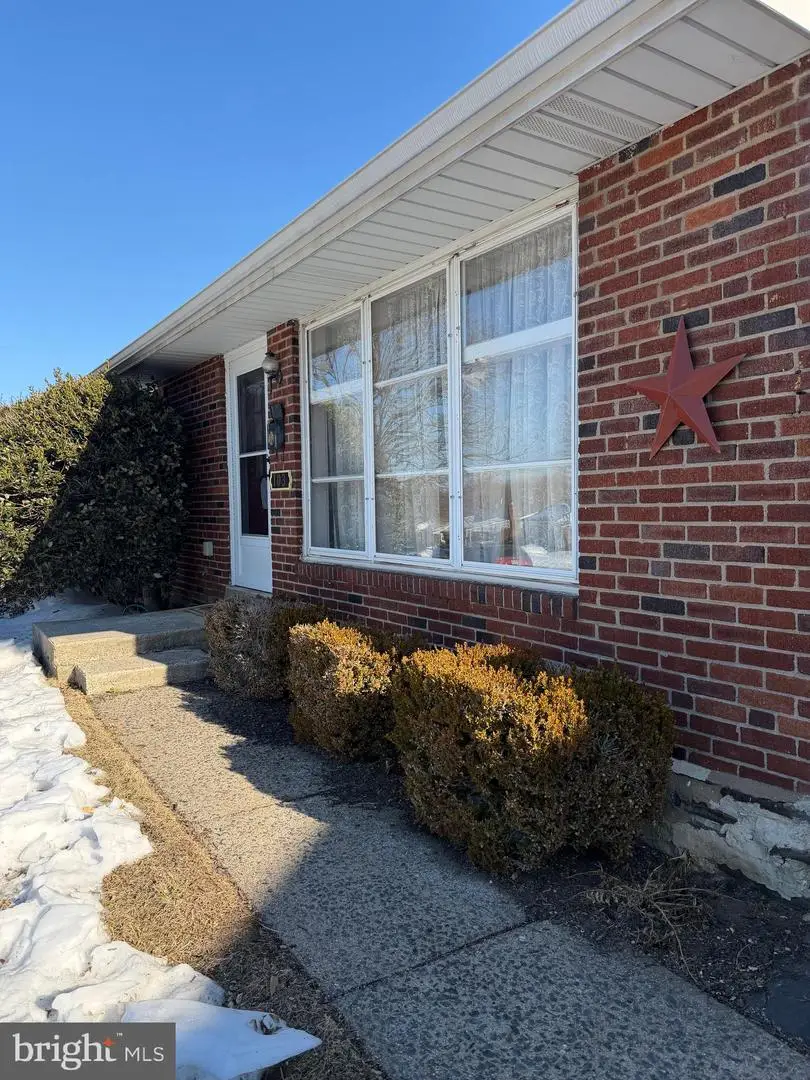 103 Colonial Dr, Norristown, PA 19401 - #1