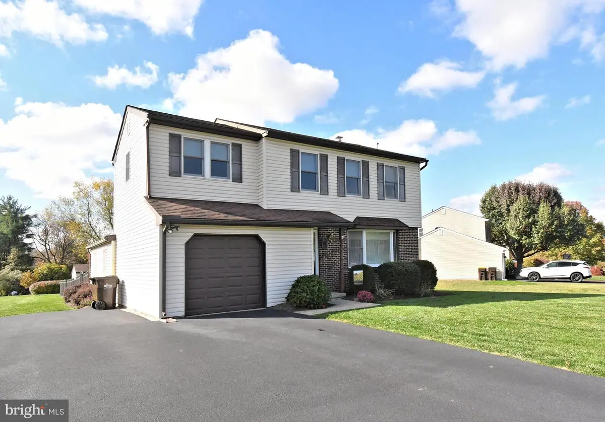 381 Courtland Ave, Harleysville, PA 19438 - #1