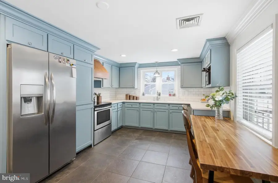 21 W Cherry Ln, Royersford, PA 19468 - #2