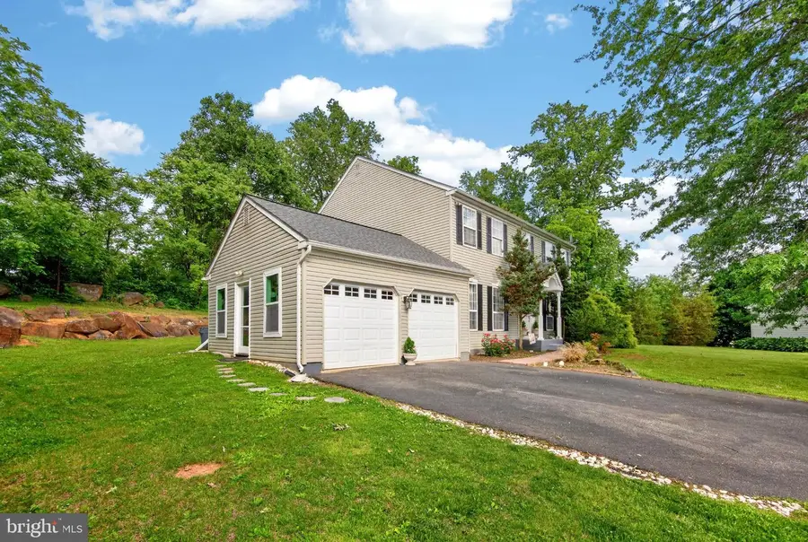 23 Hunters Run Ln, Pottstown, PA 19464 - #3