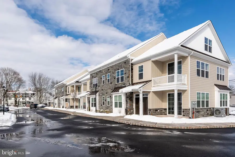 409 Isabelle Ct #101, Harleysville, PA 19438 - #2