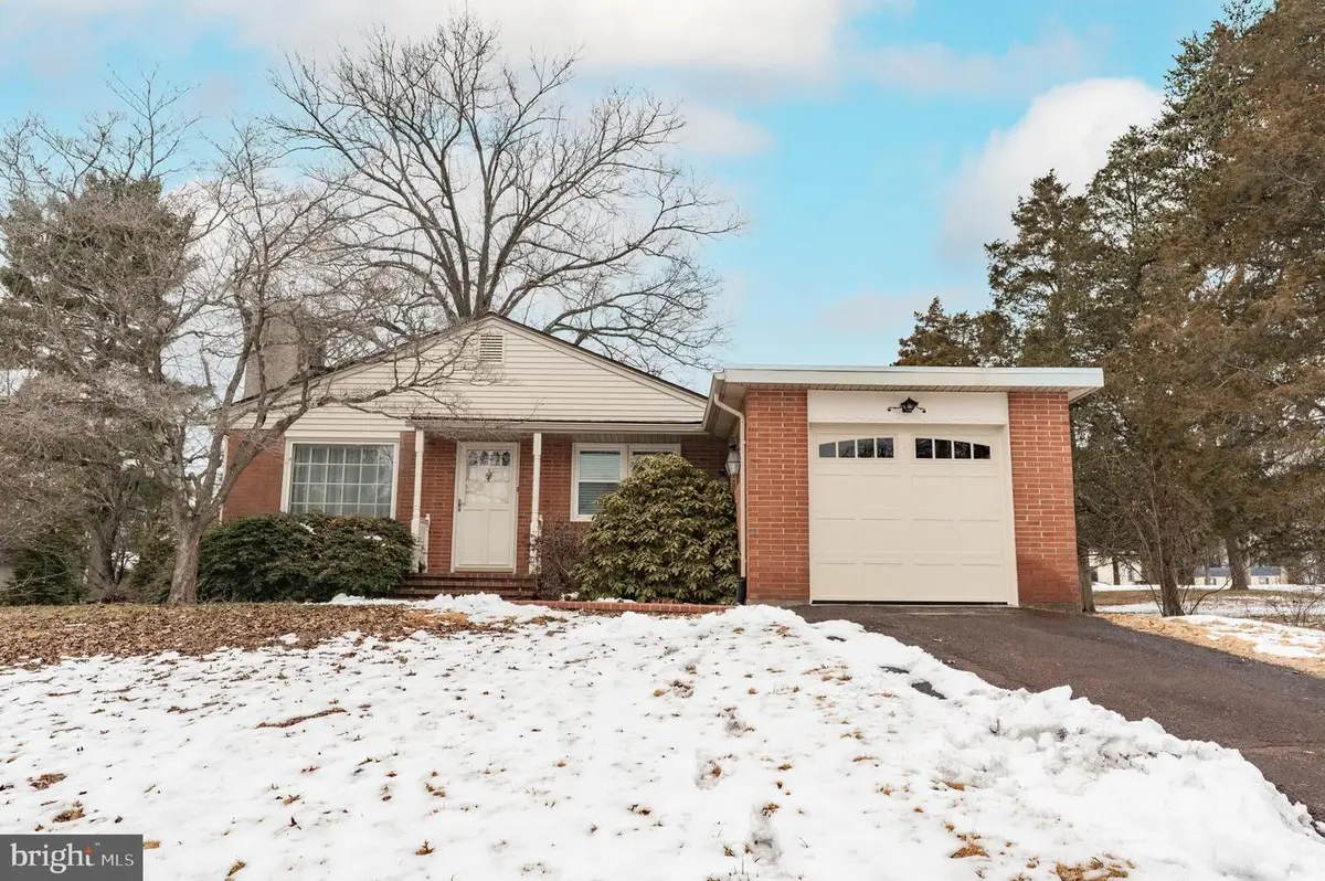 915 Cressman Rd, Harleysville, PA 19438 - #1