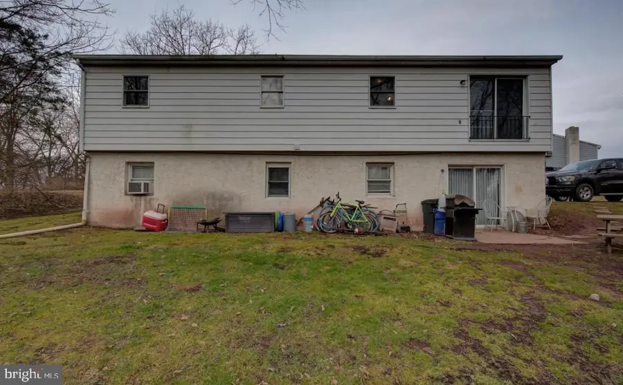 1234 Woodmere Dr, Pottstown, PA 19464 - #2