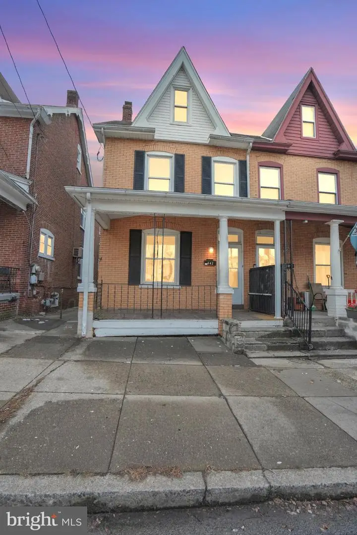 642 Walnut St, Pottstown, PA 19464 - #2