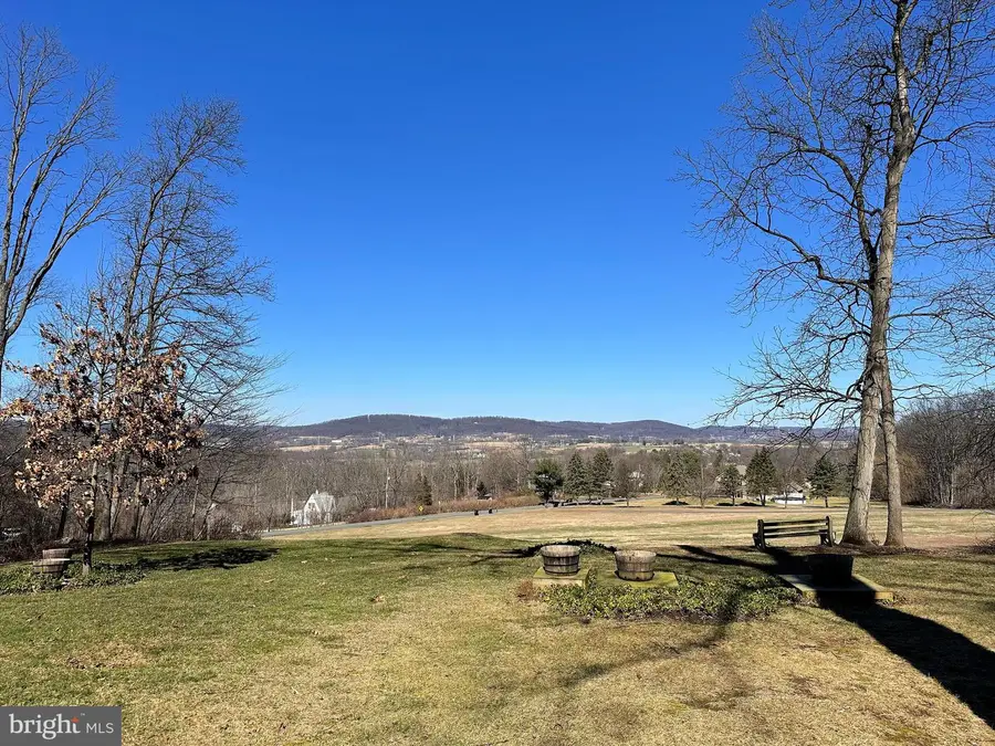 1092 Palm Hill Rd, Palm, PA 18070 - #2