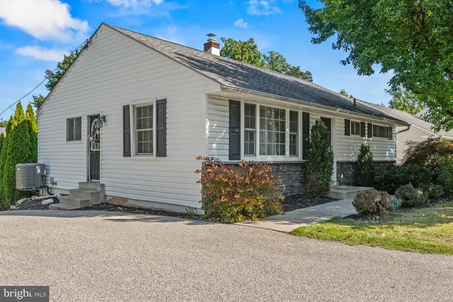 416 Stuart Ln, Ambler, PA 19002 - #3