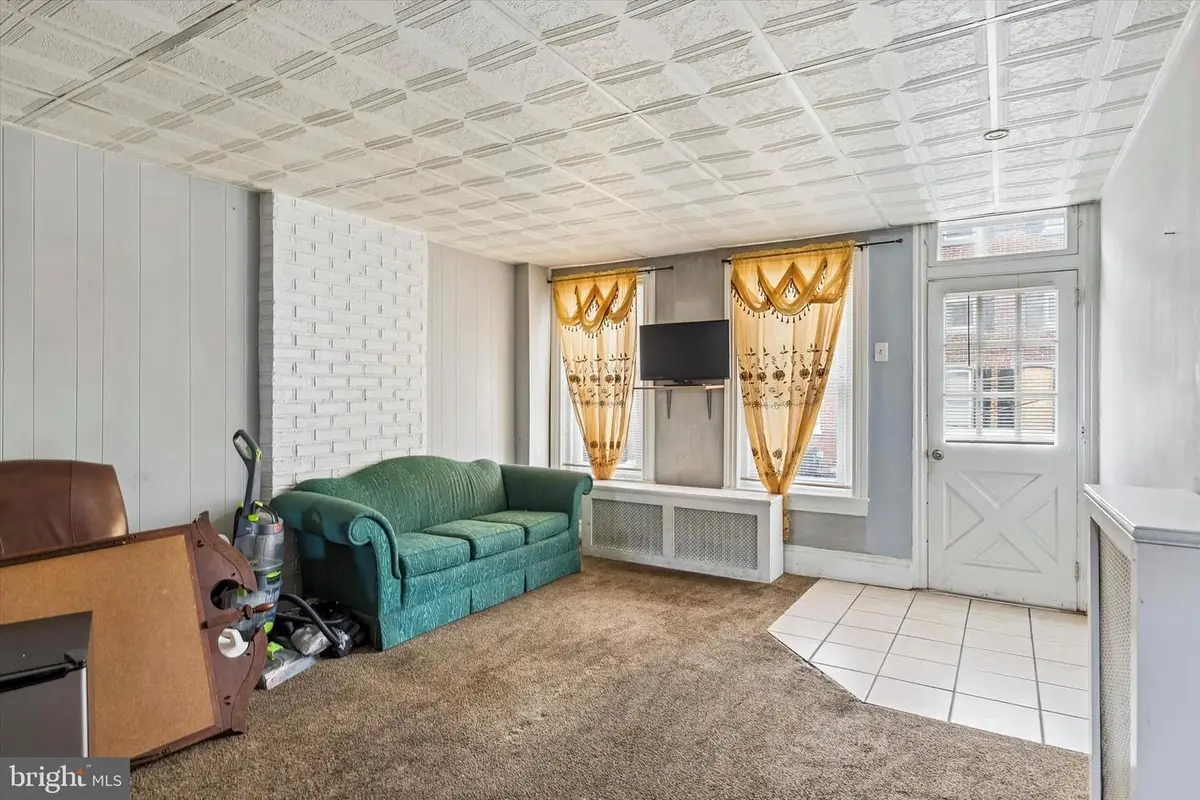 653 Corson St, Norristown, PA 19401 - #1