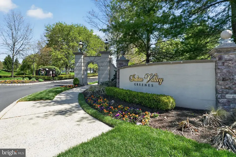 285 Country Club Dr, Telford, PA 18969 - #2