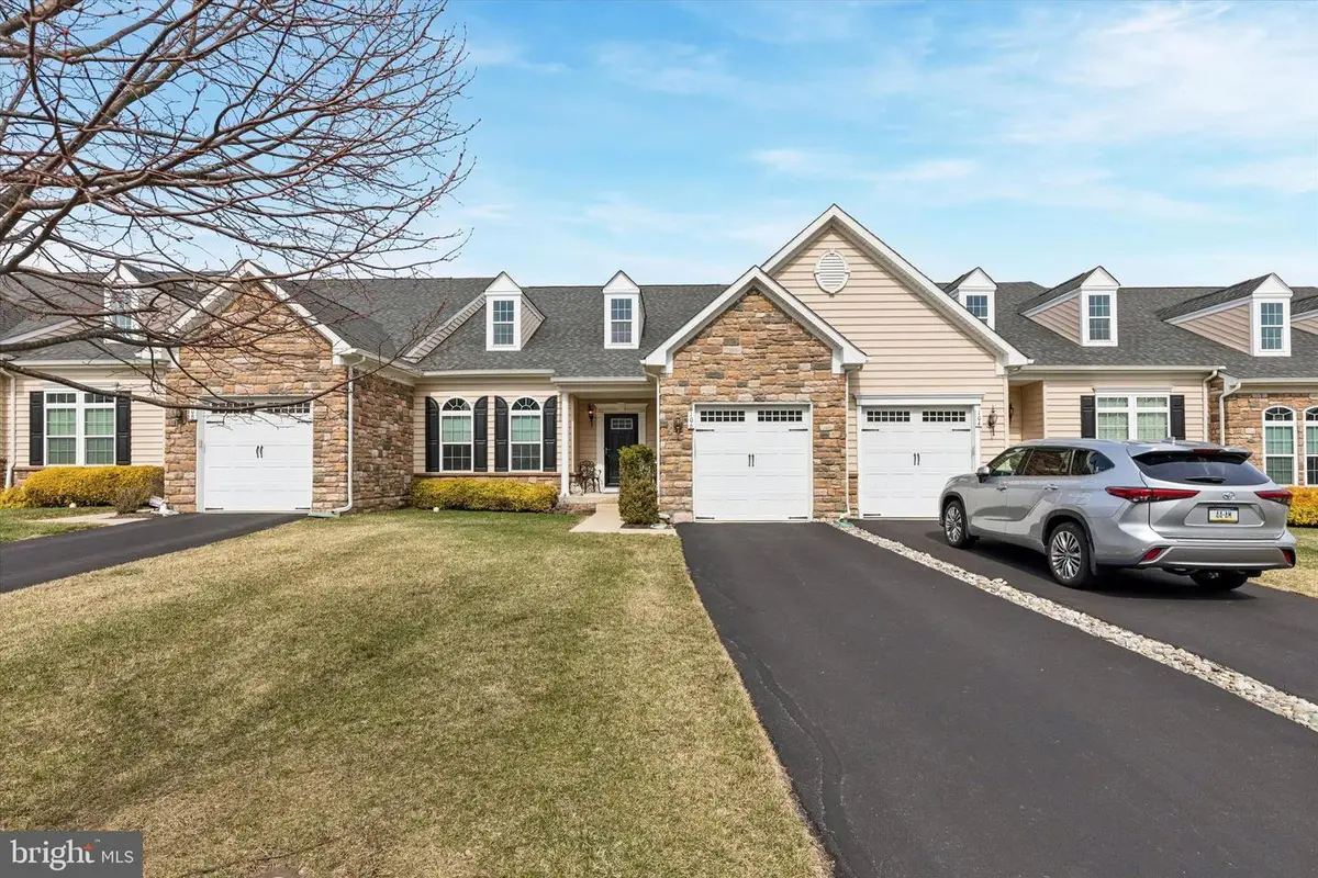 106 Shire Dr, Norristown, PA 19403 - #1