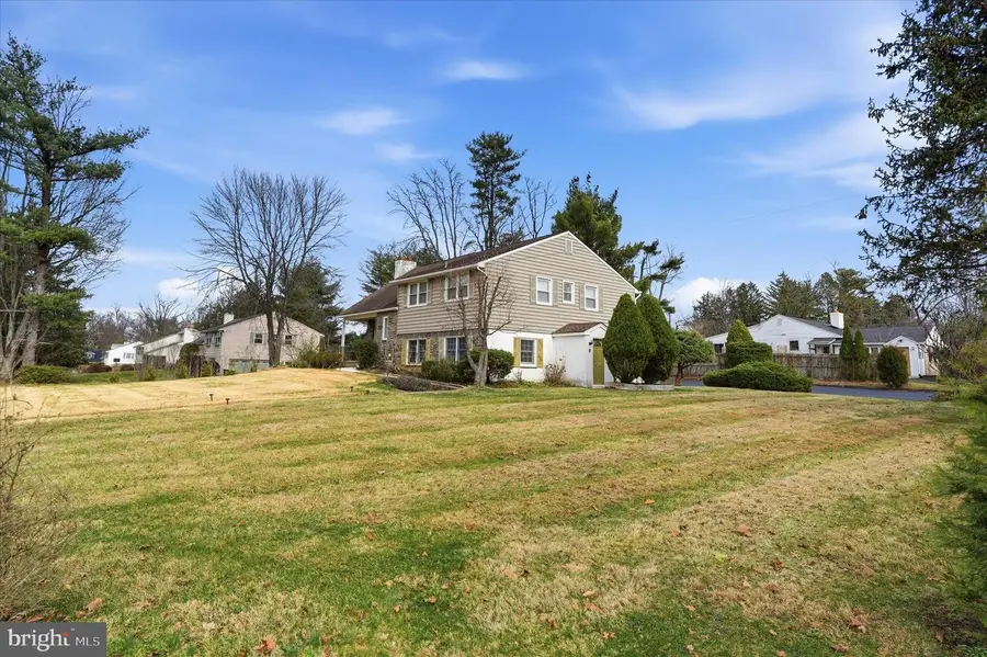 898 Crestline Dr, Blue Bell, PA 19422 - #2