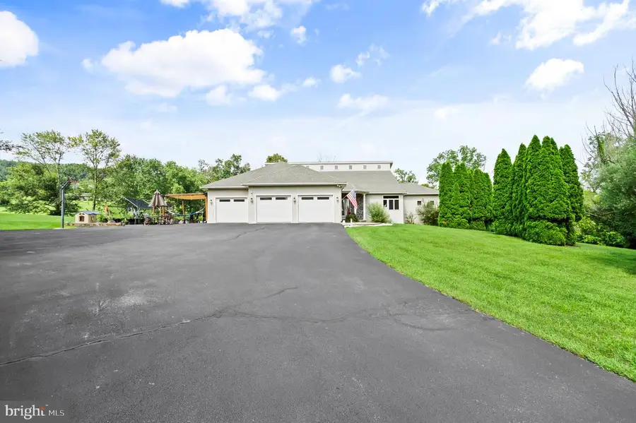 213 Cross Rd, Gilbertsville, PA 19525 - #2