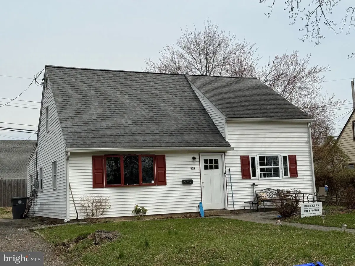 321 W Chestnut St, Pottstown, PA 19464 - #1