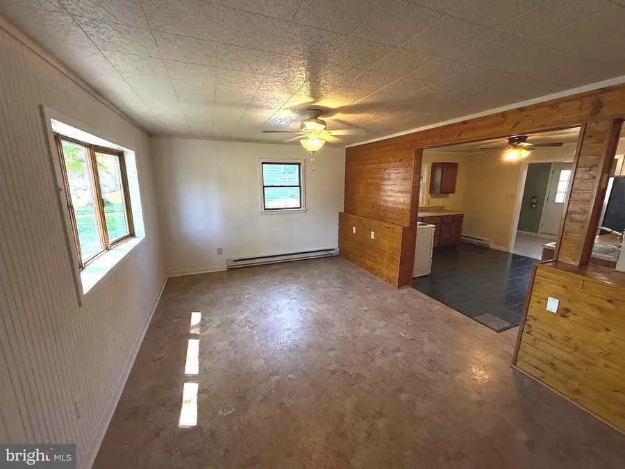 321 W Chestnut St, Pottstown, PA 19464 - #3