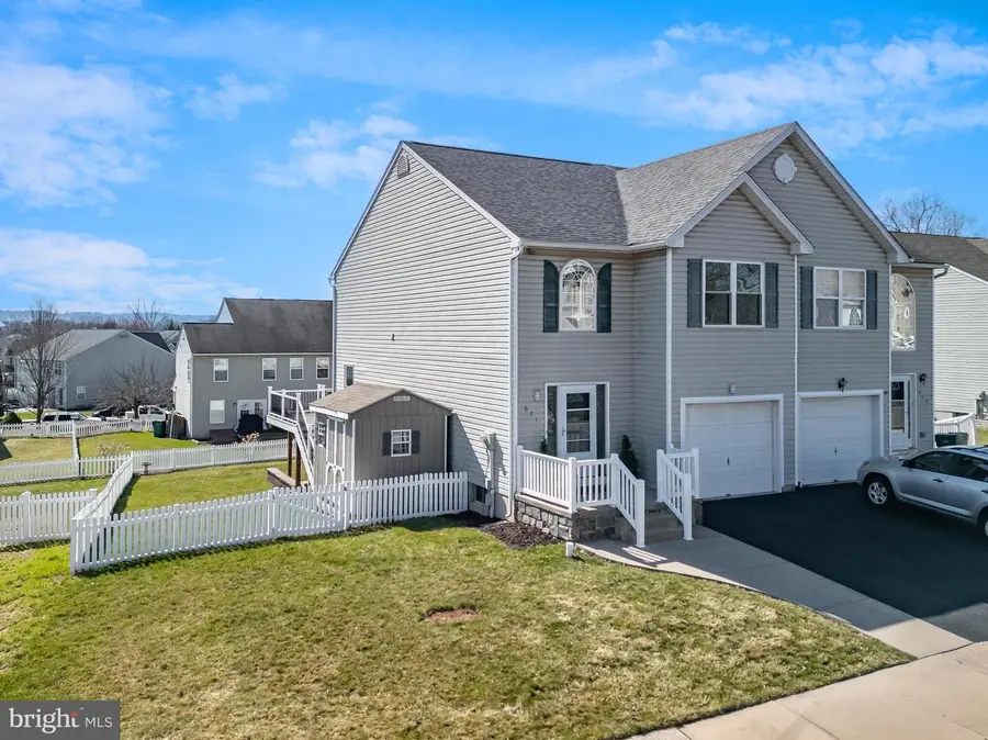671 Daisy Ln, Pennsburg, PA 18073 - #2