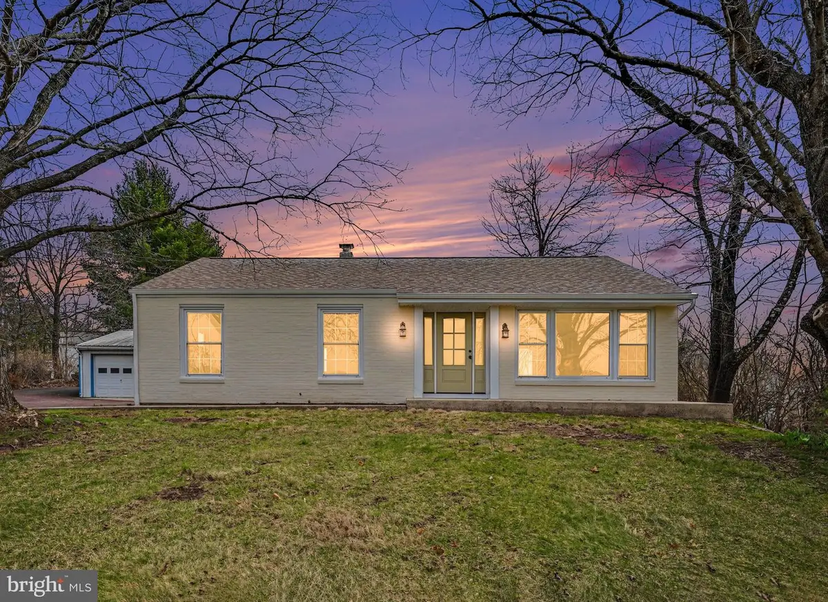 305 Green Hill Rd, Telford, PA 18969 - #1