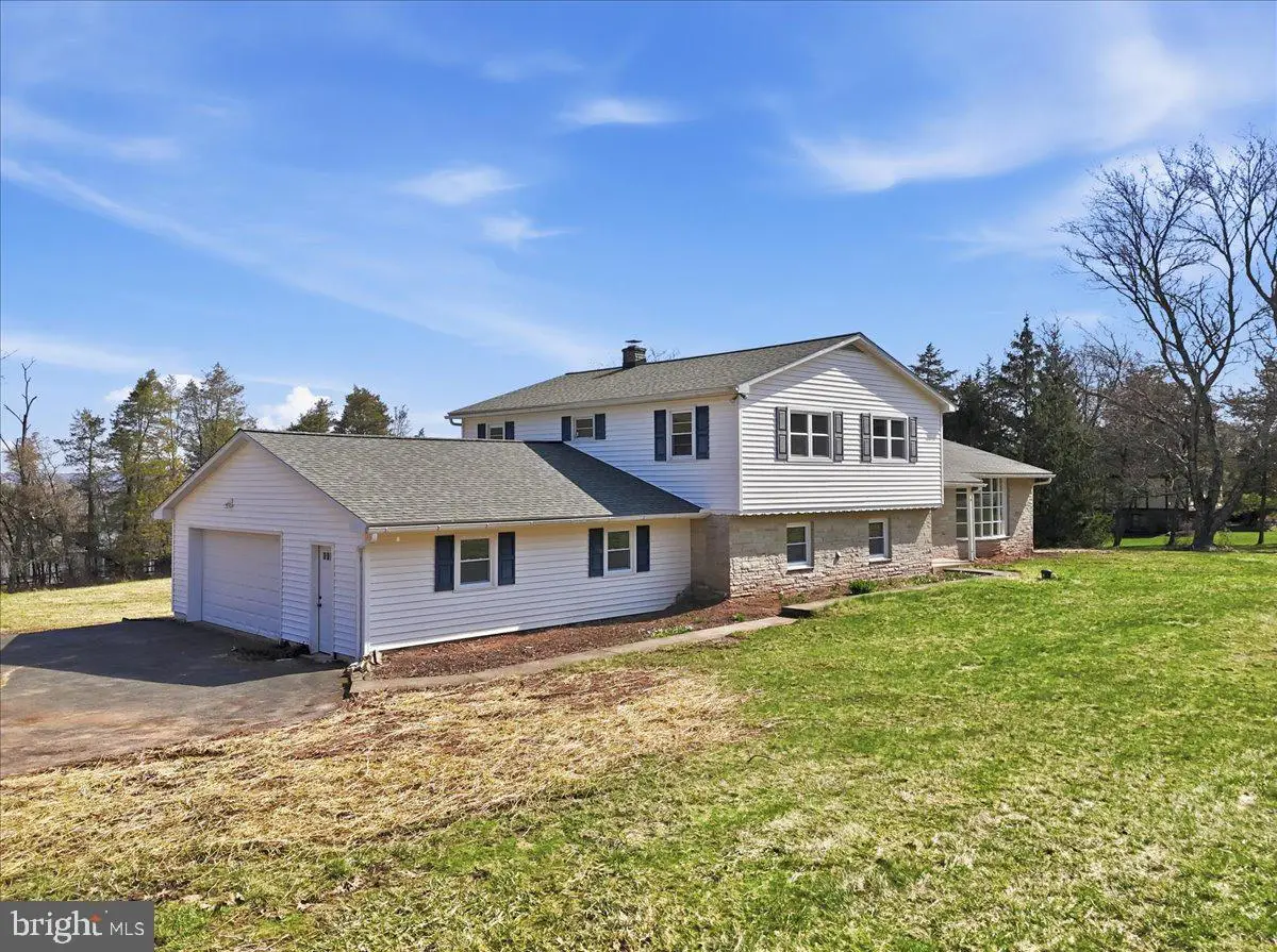 3728 Kings Rd, Pennsburg, PA 18073 - #1
