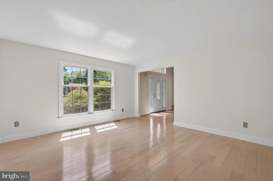 117 Oxford Ln, North Wales, PA 19454 - #2