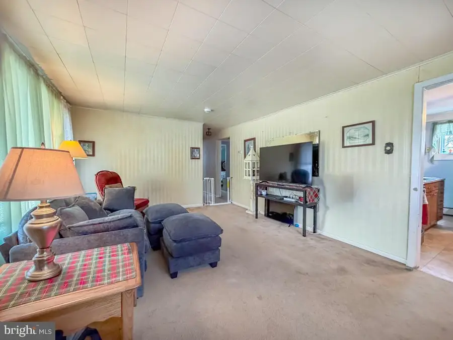 2751 Kruger Rd, Abington, PA 19001 - #3