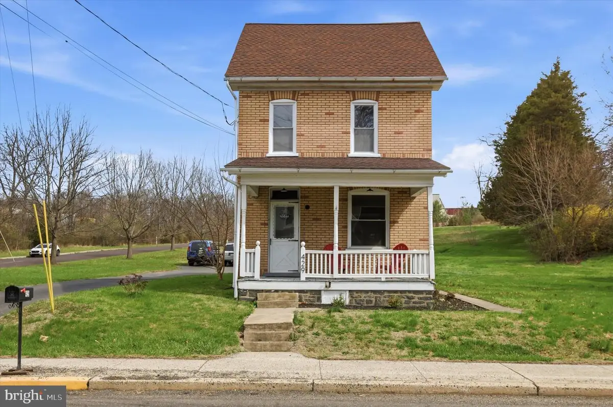 429 Main St, Green Lane, PA 18054 - #1