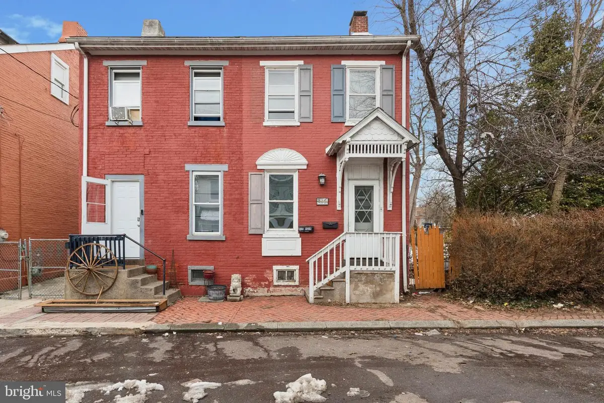 415 Walnut St, Pottstown, PA 19464 - #1