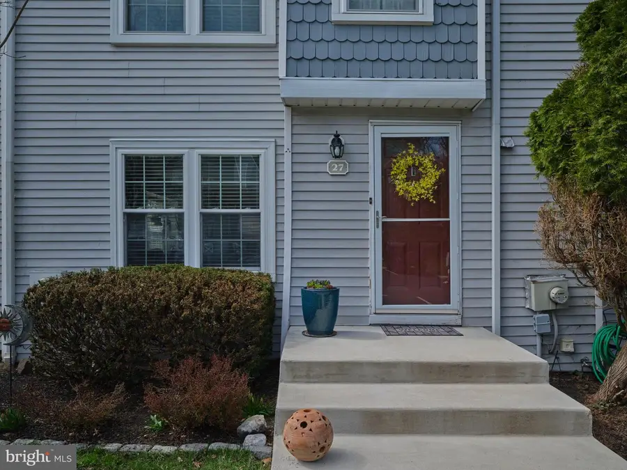 27 Applewood Ct, Horsham, PA 19044 - #2