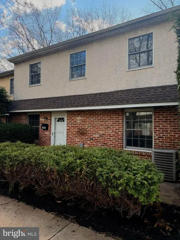 2404 Whitpain Hls, BLUE BELL, PA 19422