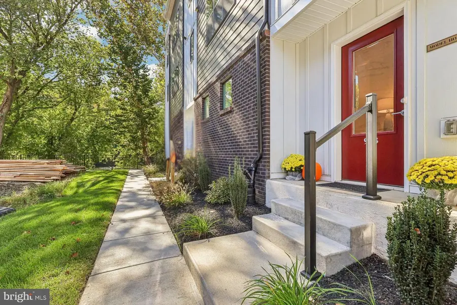 956 Riverplace Dr #2, Conshohocken, PA 19428 - #3