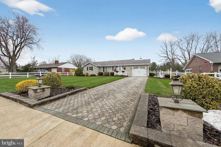 433 Washington St, East Greenville, PA 18041 - #2