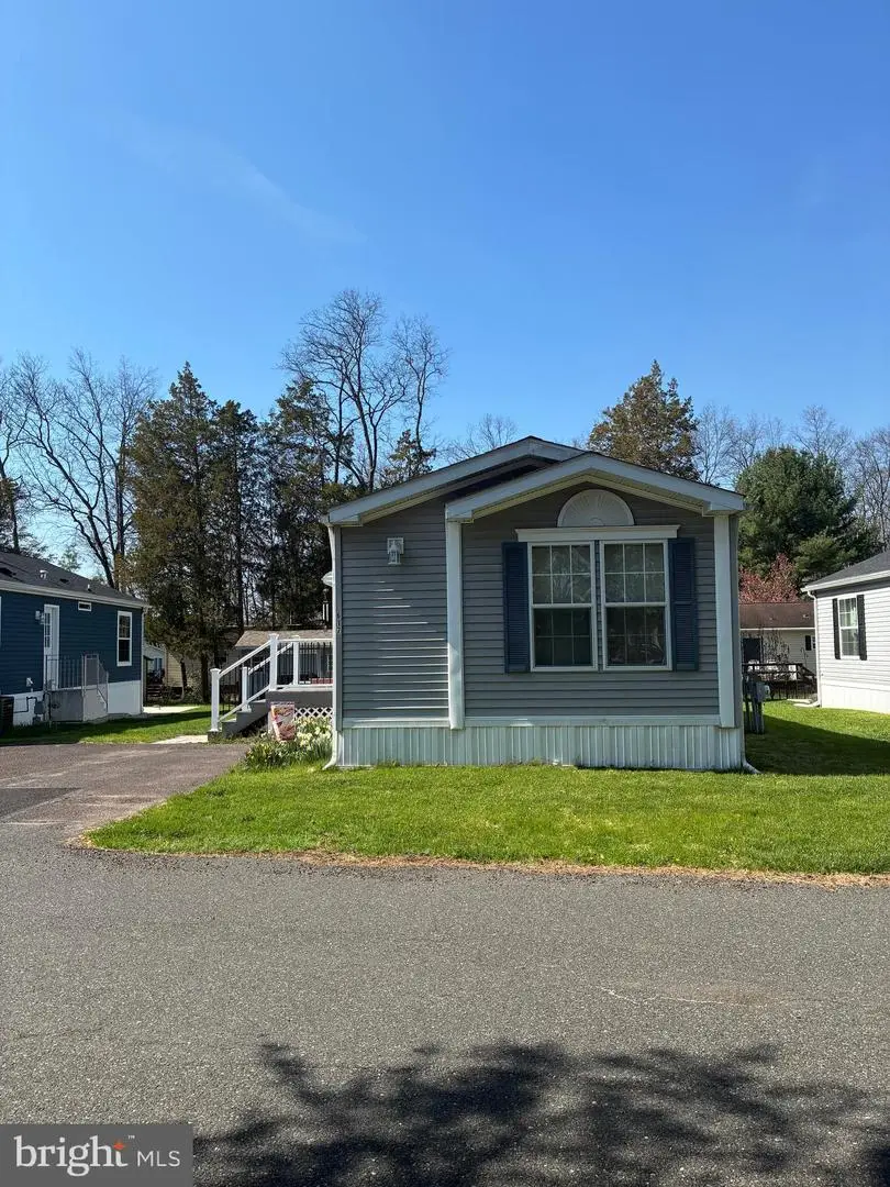 617 Willow Dr, Green Lane, PA 18054 - #2