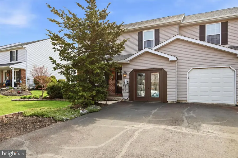 103 Abbey Ln, Telford, PA 18969 - #2