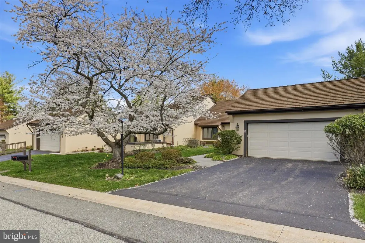 3 Hounds Run Ln, Blue Bell, PA 19422 - #1