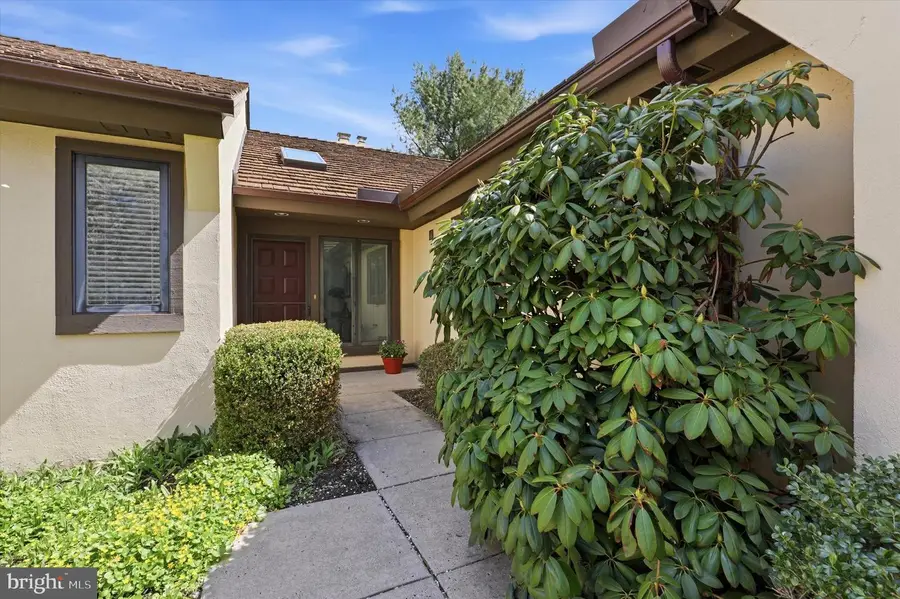 3 Hounds Run Ln, Blue Bell, PA 19422 - #3