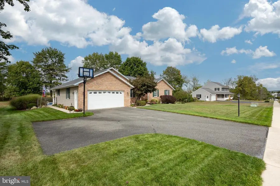 2951 Burton Dr, Gilbertsville, PA 19525 - #2