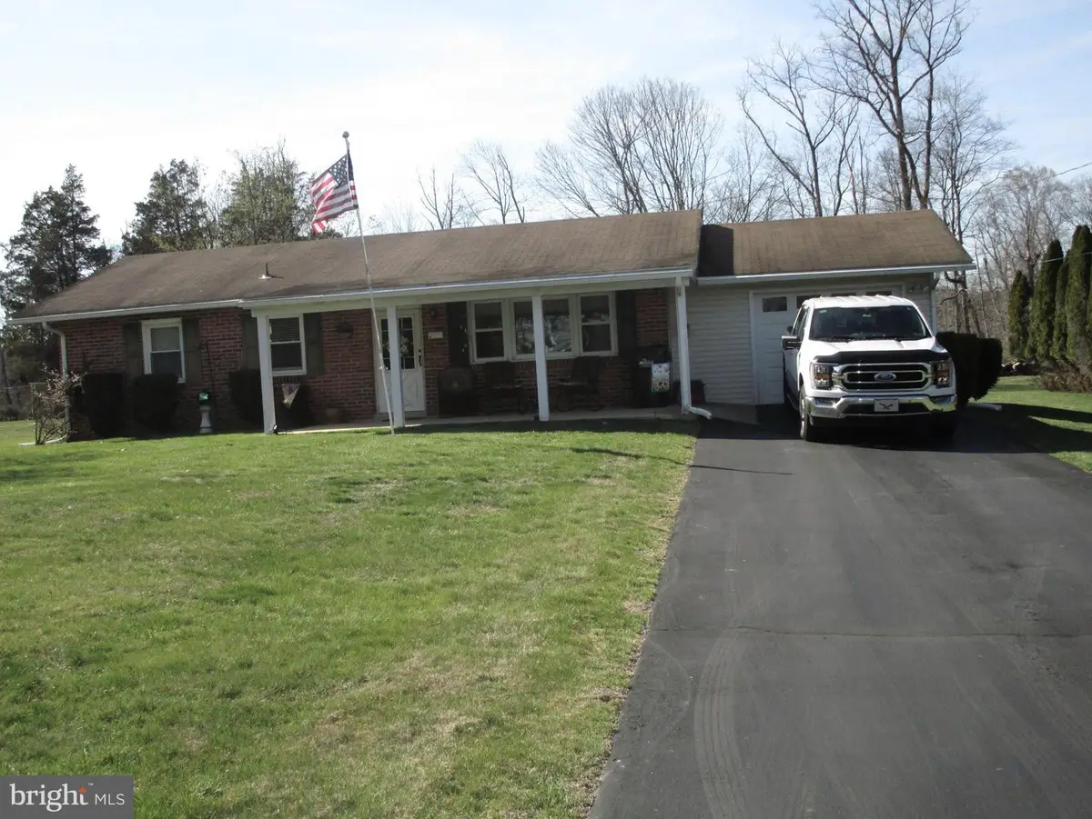 109 Woodland Ave, Schwenksville, PA 19473 - #1