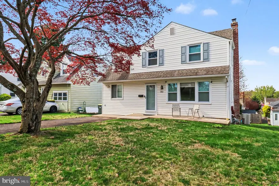 312 Woodlawn Ave, Willow Grove, PA 19090 - #2