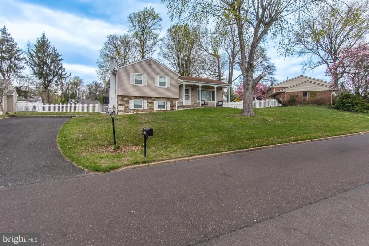 3278 Oak Rd, Huntingdon Valley, PA 19006 - #1