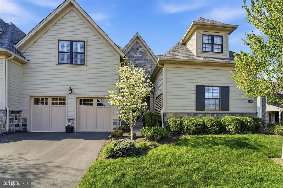 6028 Creekside Dr, Flourtown, PA 19031 - #2