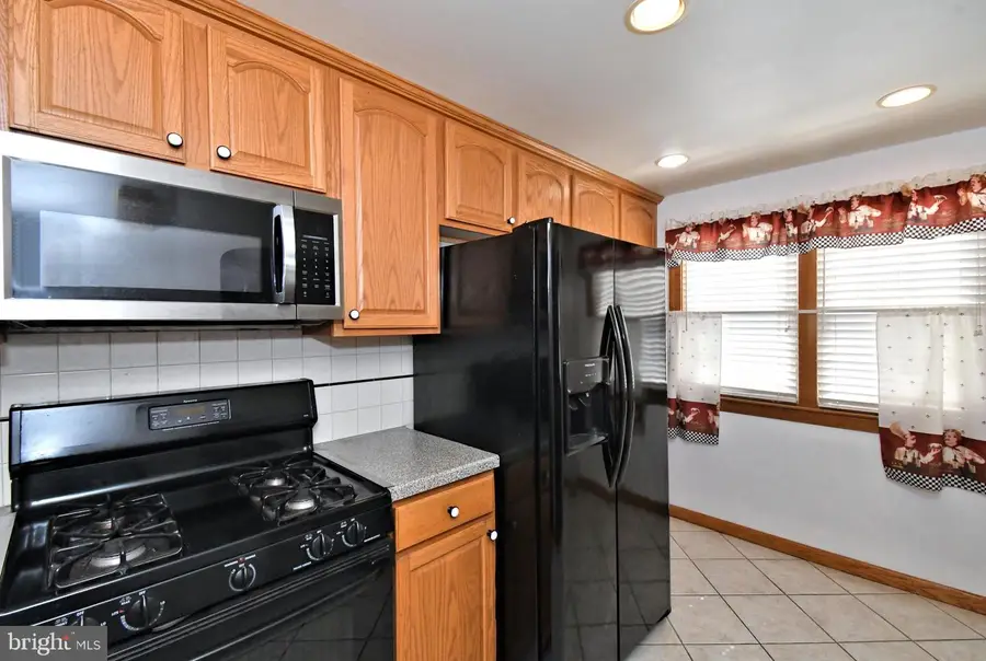 1302 Redwood Ln, Norristown, PA 19401 - #3