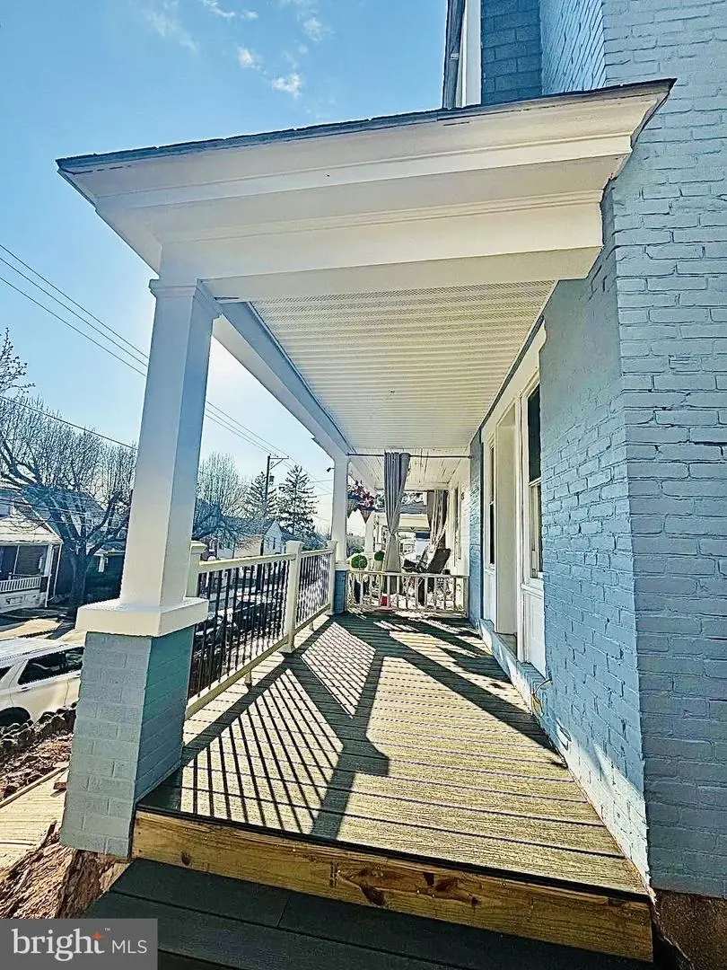 527 Beech St, Pottstown, PA 19464 - #2