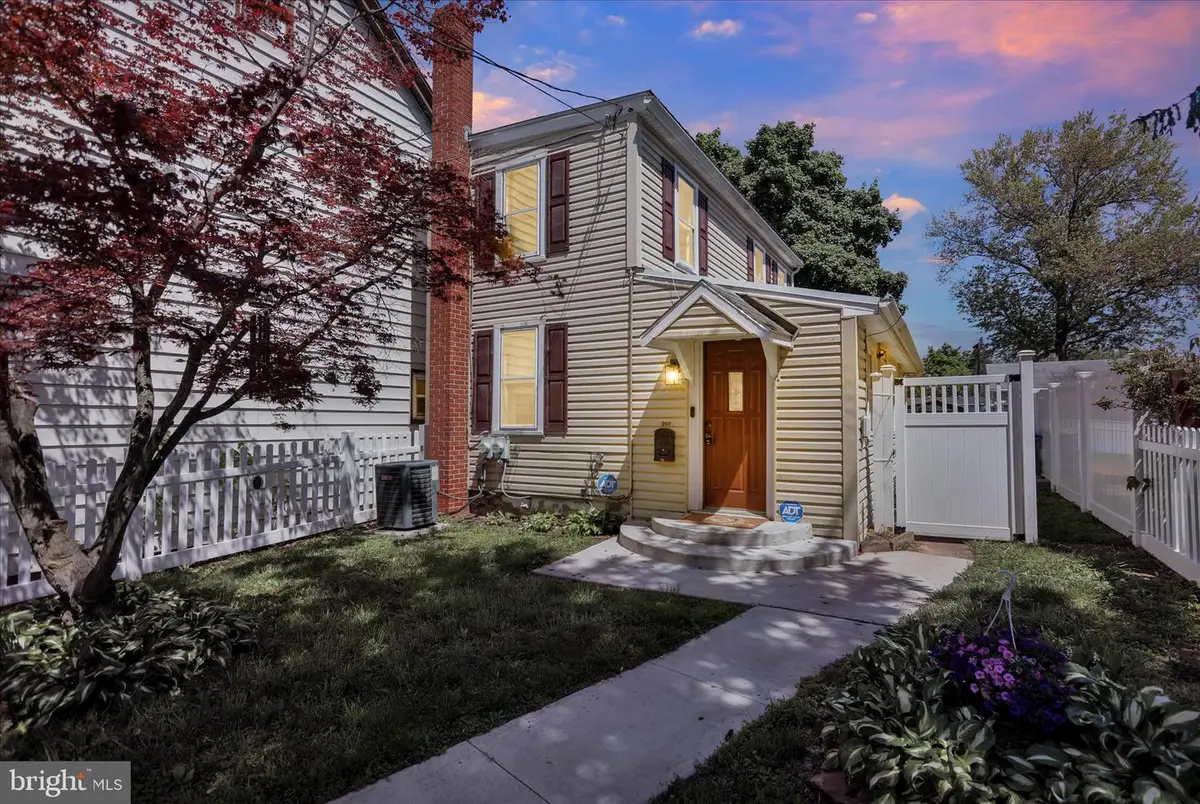 207 West St, Pottstown, PA 19464 - #1