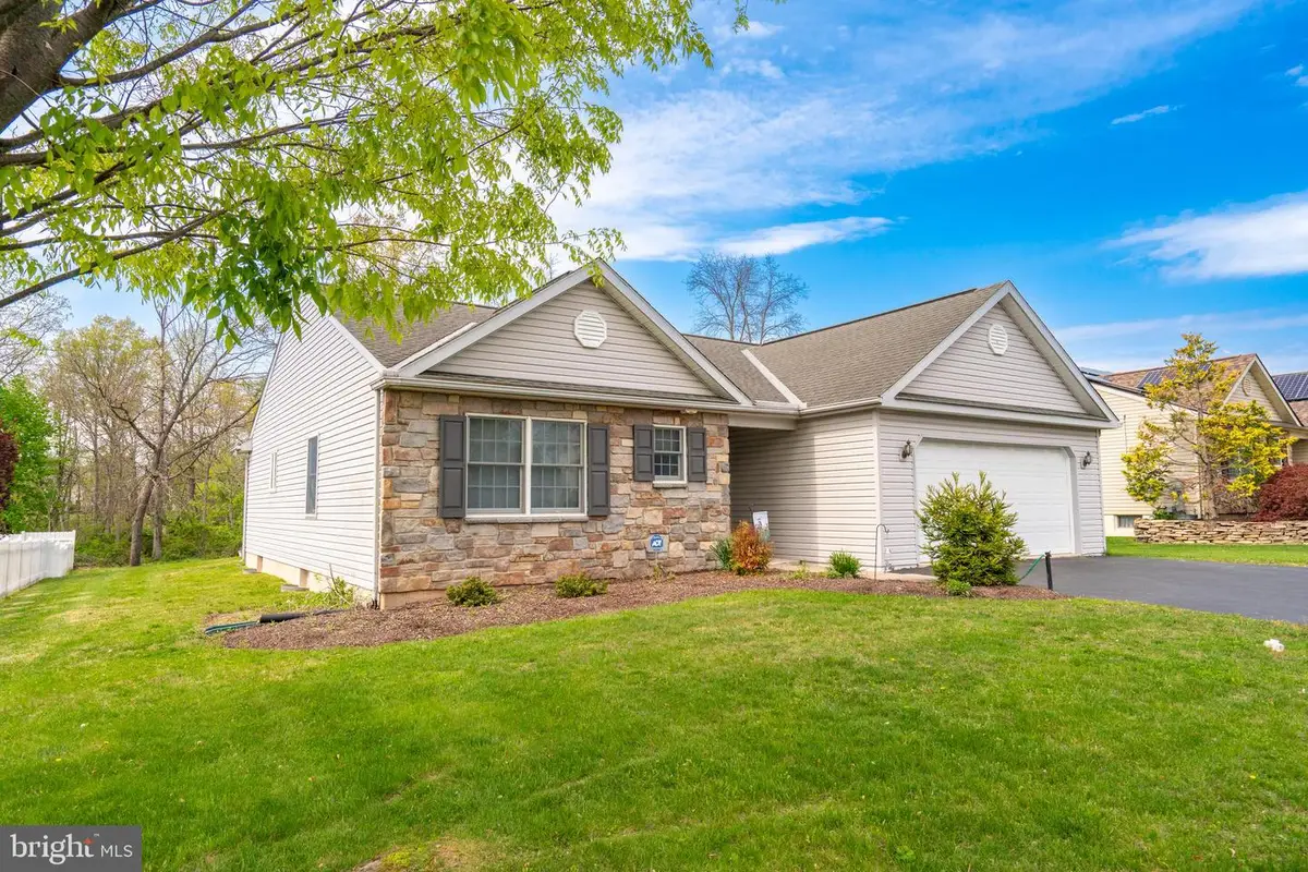 779 Hunter Dr, Pennsburg, PA 18073 - #1