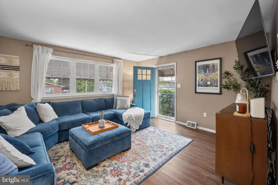 19 Loney St, Jenkintown, PA 19046 - #3