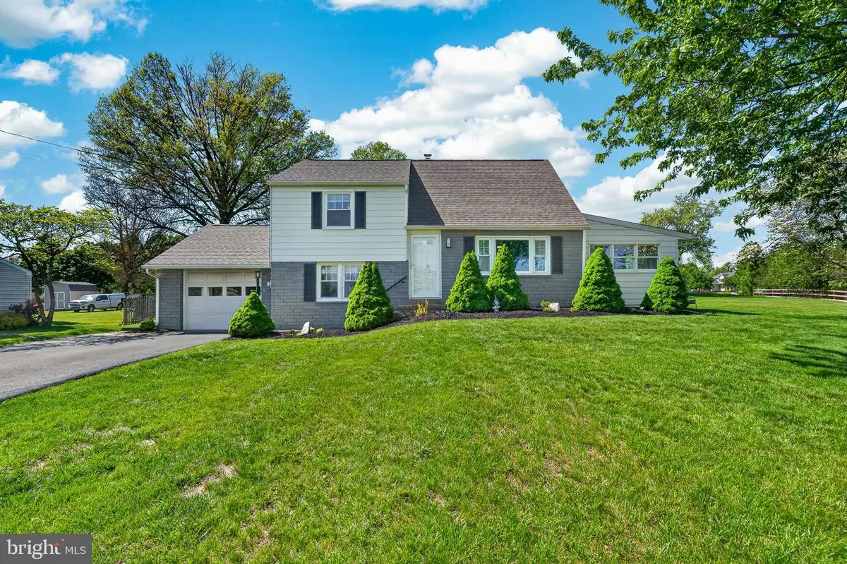 83 Hawthorne Ave, Gilbertsville, PA 19525 - #1