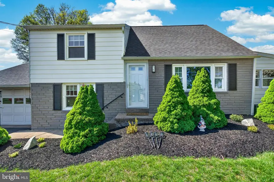 83 Hawthorne Ave, Gilbertsville, PA 19525 - #2